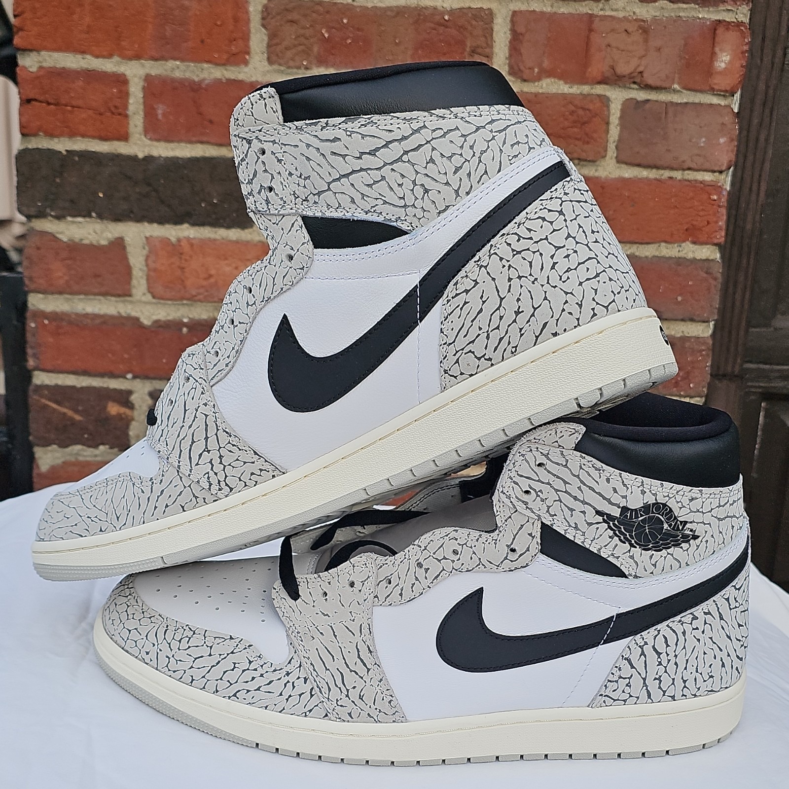 Nike Air Jordan 1 Retro High Og White Cement Elephant Print Dz5485-052